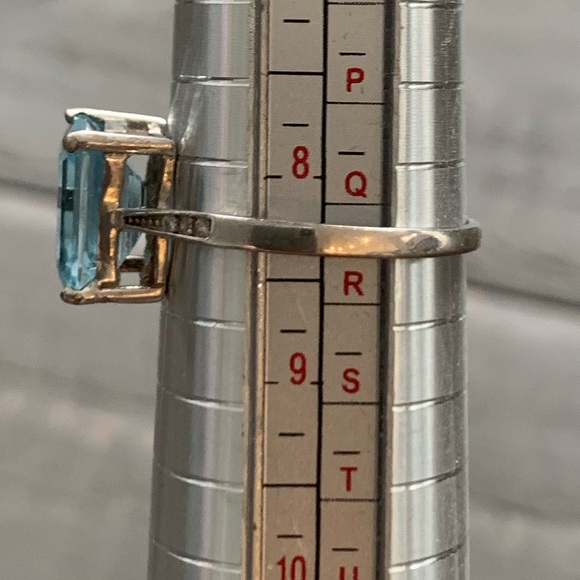 Blue Topaz & Cubic Zirconia Ring - Picture 3 of 3